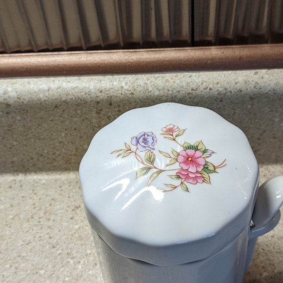 Vintage Tea Container - Picture 3 of 4